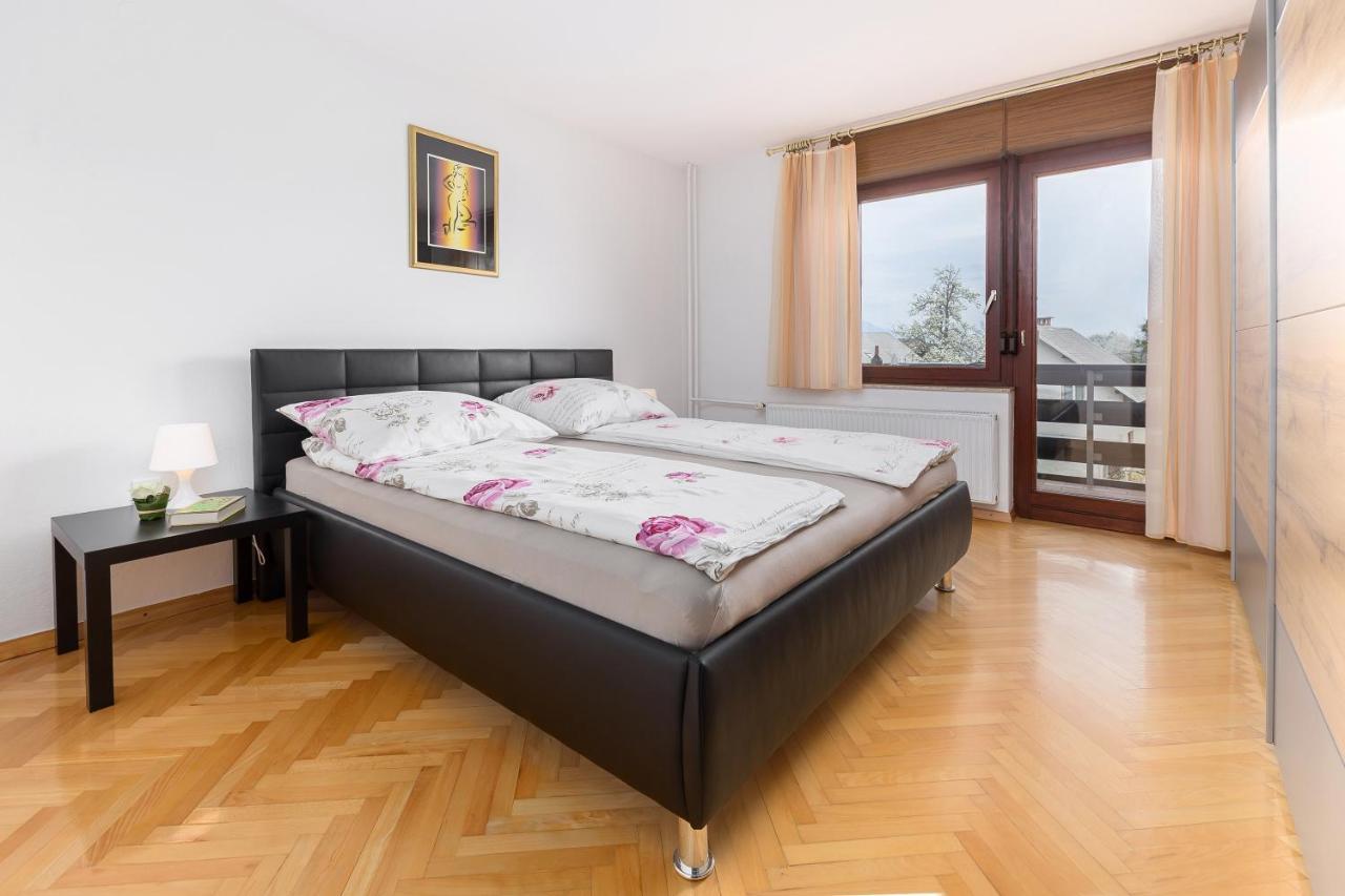Apartment Valy - Free Bikes, Relaxing Terrace & Near Bled Buitenkant foto