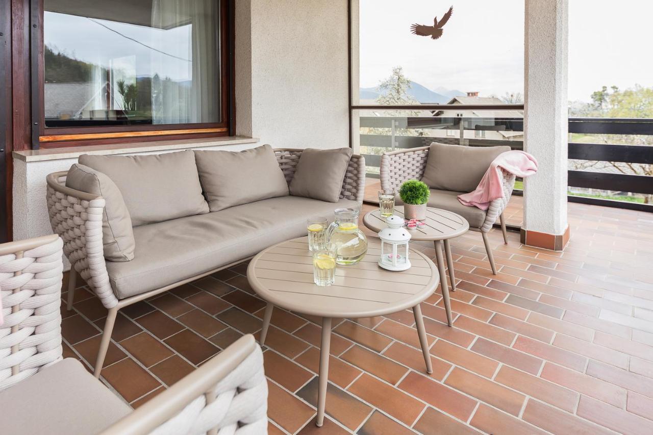 Apartment Valy - Free Bikes, Relaxing Terrace & Near Bled Buitenkant foto