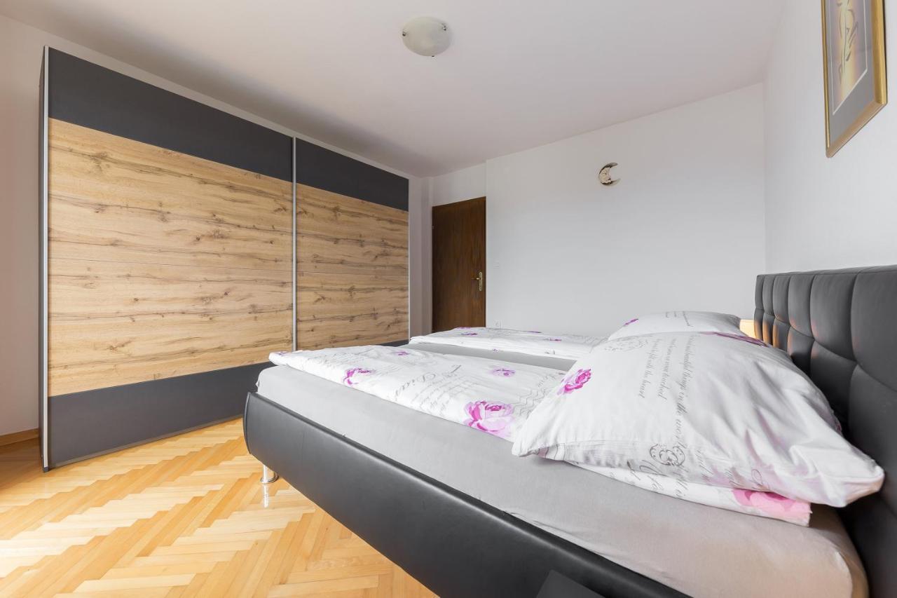 Apartment Valy - Free Bikes, Relaxing Terrace & Near Bled Buitenkant foto