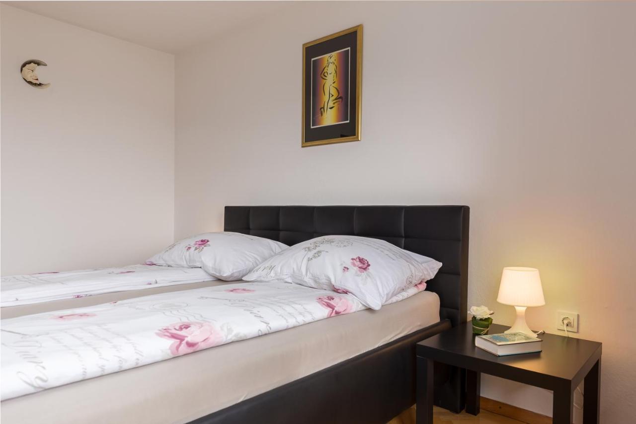Apartment Valy - Free Bikes, Relaxing Terrace & Near Bled Buitenkant foto